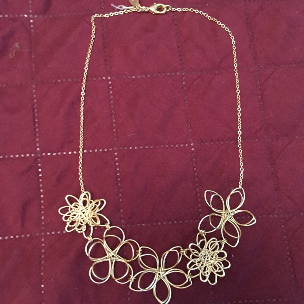 SOLD🎖🆕 LOFT Gold Floral Statement Necklace - Picture 8 of 8